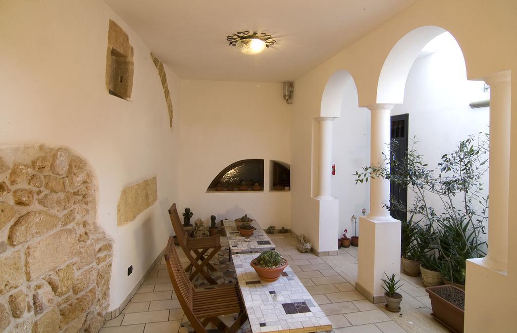 B&B Altrov'E Parabita Dış mekan fotoğraf